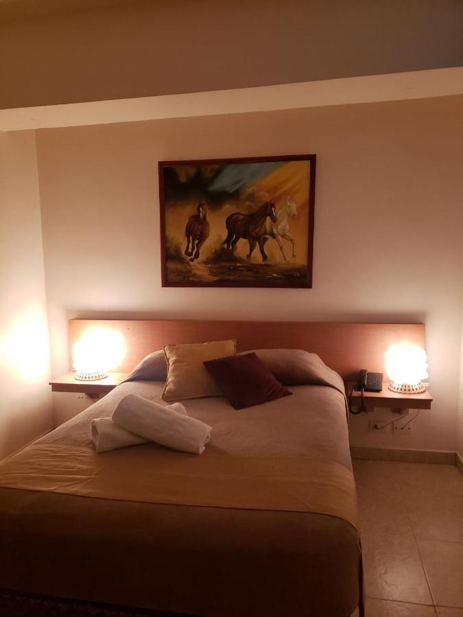 Hotel La Pequena Valencia Buitenkant foto