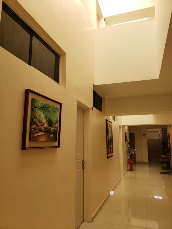 Hotel La Pequena Valencia Buitenkant foto